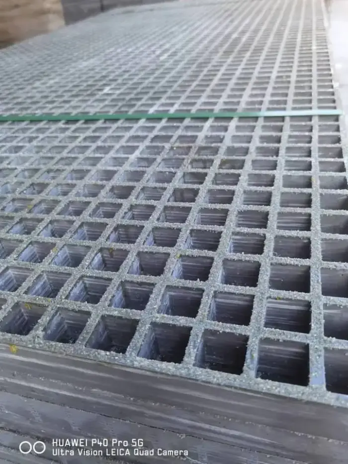 VIết Bài có outline Sàn grating composite cho chăn nuôi - Giải pháp tối ưu cho trang trại hiện đại
