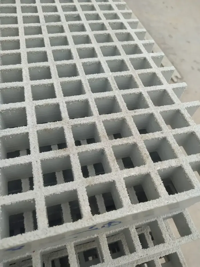 So sánh sàn grating composite và sàn thép truyền thống