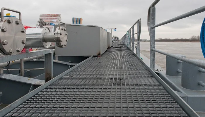 Tấm sàn grating composite FRP – Giải pháp sàn công nghiệp bền nhẹ, chống ăn mòn vượt trội Tấm sàn grating composite FRP – Giải pháp sàn công nghiệp bền nhẹ, chống ăn mòn vượt trội