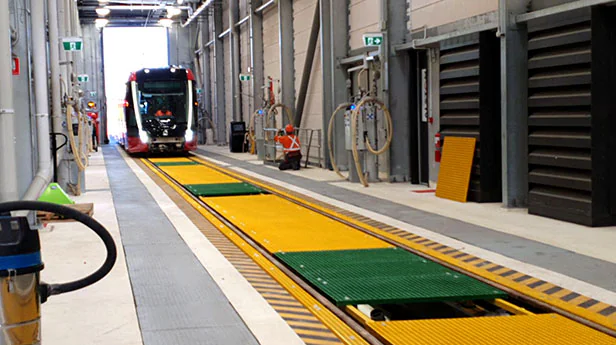 Tấm sàn grating composite FRP – Giải pháp sàn công nghiệp bền nhẹ, chống ăn mòn vượt trội Tấm sàn grating composite FRP – Giải pháp sàn công nghiệp bền nhẹ, chống ăn mòn vượt trội