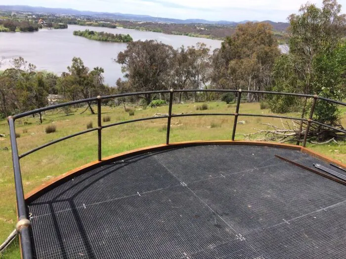 Tấm sàn grating composite FRP – Giải pháp sàn công nghiệp bền nhẹ, chống ăn mòn vượt trội Tấm sàn grating composite FRP – Giải pháp sàn công nghiệp bền nhẹ, chống ăn mòn vượt trội